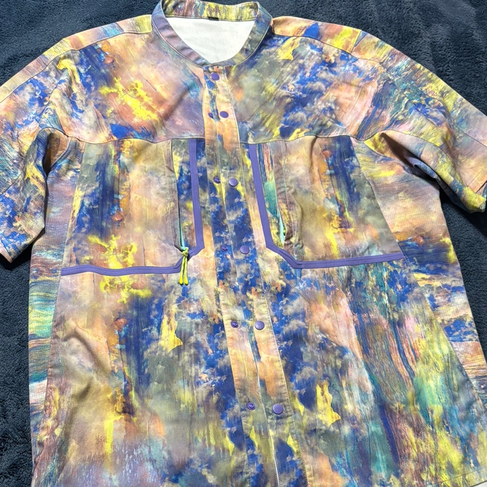 Lululemon Men’s water repellent hiking top! NWOT. P2P 22”length 28 1/2”